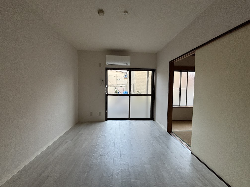 ガーデンハイツ平岡の洋室