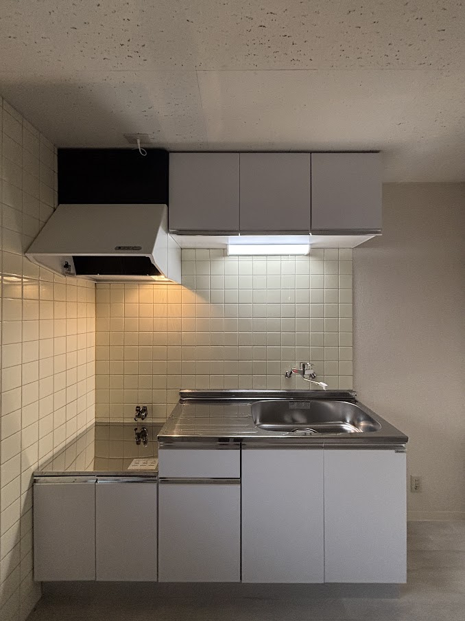 ガーデンハイツ平岡のキッチン|キッチン新品に交換しました