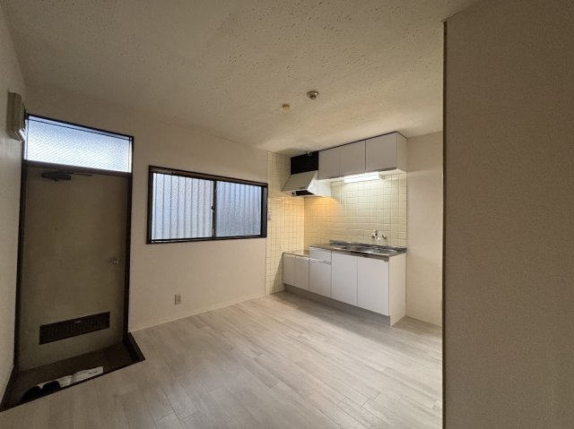 ガーデンハイツ平岡の居間・リビング