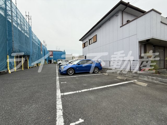 カーサ・ジュネスの駐車場|車をお持ちの方に嬉しい駐車場付きの物件です