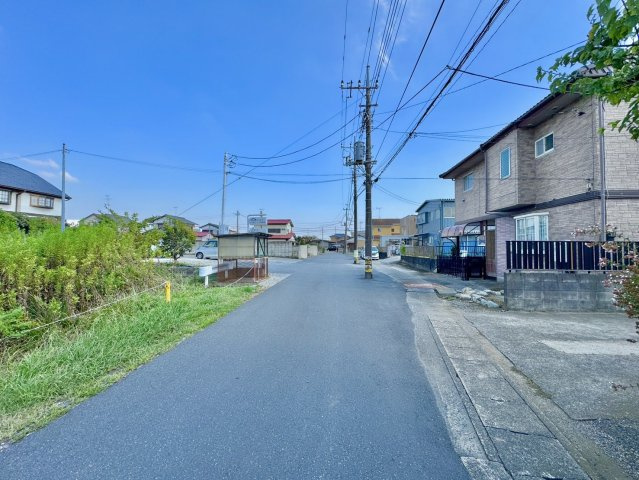 龍ヶ崎市川原代町中古戸建の前面道路含む現地写真