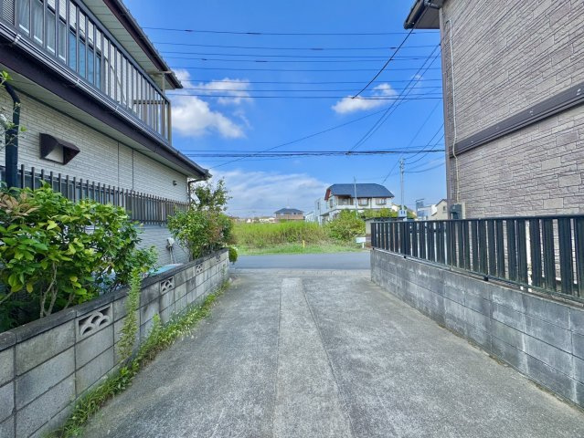 龍ヶ崎市川原代町中古戸建の前面道路含む現地写真