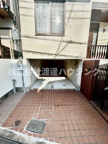 粟生間谷東一戸建の駐車場|車高1640まで