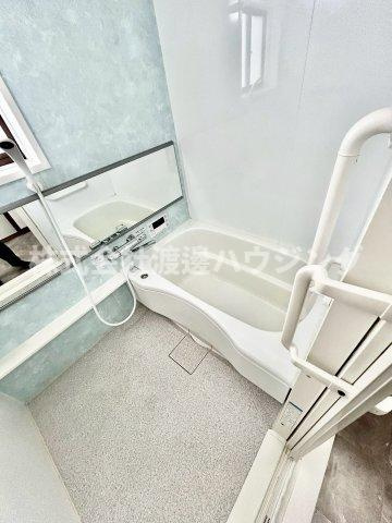 粟生間谷東一戸建の浴室