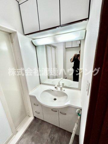 粟生間谷東一戸建の洗面所