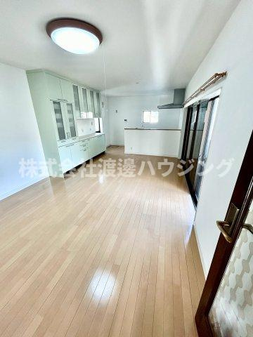 粟生間谷東一戸建の居間・リビング