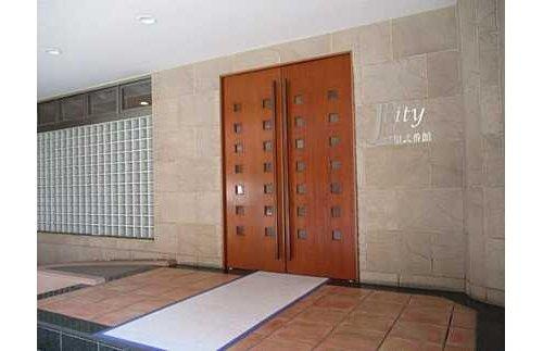 Jcity高須弐番館　の外観|駐車１台可（１住戸１台利用可）◆２．１１㎡のトランクルームあり！