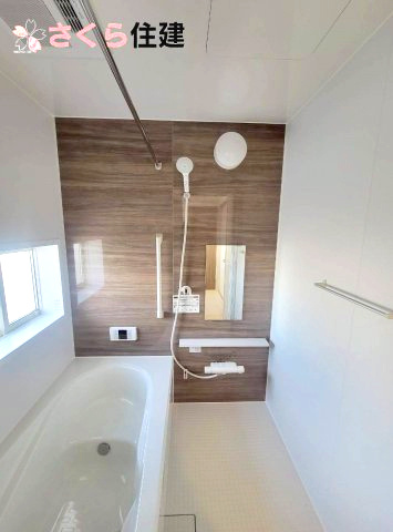 日光市今市1063番　A号棟のその他|同社施工物件の写真。洗濯物が乾き難い時期に重宝する浴室換気乾燥機。										
