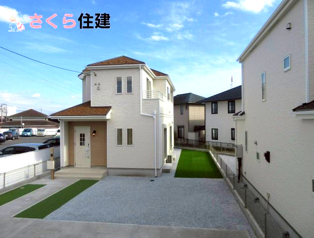 日光市今市1063番　A号棟の外観|前面道路は6.5ｍあり、駐車の際も安心です◎