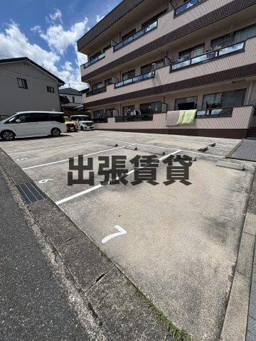 ヴィラ晃梅の駐車場