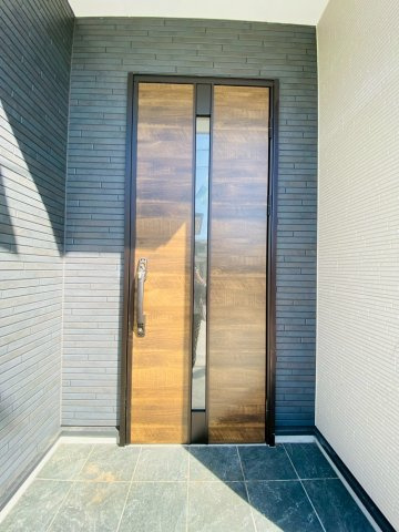 よかタウン／東区東京塚町１期／２号棟の玄関