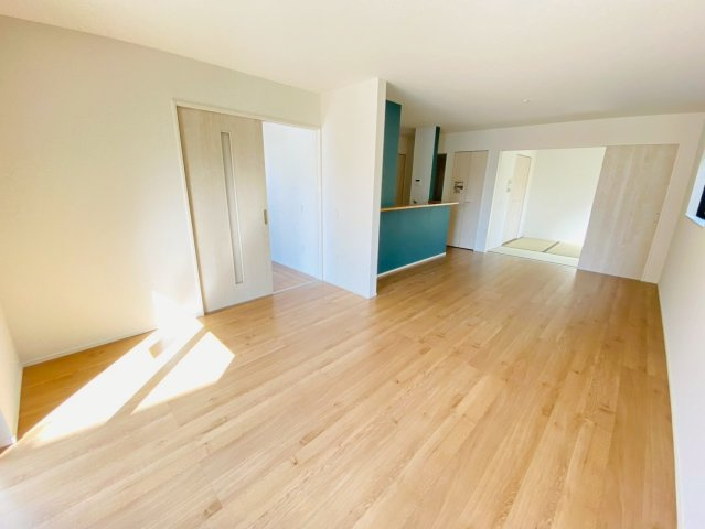 よかタウン／東区東京塚町１期／２号棟の居間・リビング