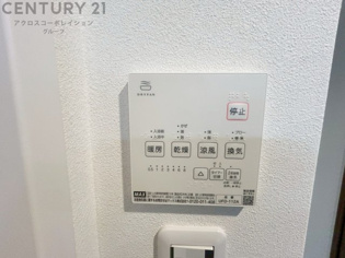 暖房機能があるため、冬場でも温かい浴室で入浴でき、乾燥機能があるため、水気を素早く取り除けます。また、換気機能があるため、湿気を素早く排出してカビや雑菌の発生を防ぐことができます。
