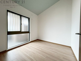 創造性や成長を促す遊びの空間を提供。学習や趣味に集中できる環境を整えます。個別のプライベートスペースは自己表現と自立心を育み、心地よい睡眠環境を整えリラックスできる場所を提供。
