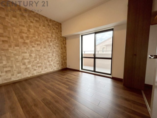 リラックスできるプライベート空間で、快適な睡眠をサポート。個人の好みに合わせたインテリアや寝具で心地良さを追求。プライベートな時間を過ごし、リフレッシュする場所におすすめです。
