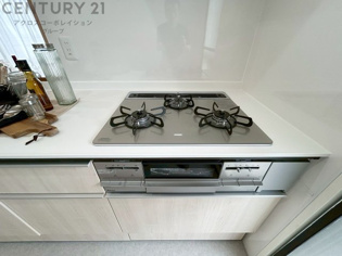 多数の調理器具を同時に使用でき、料理の効率化が可能。省エネで節約になり、様々な料理スタイルに適応できます。また、火力調整が独立しており、手入れや掃除もしやすく、今よりもっとお料理が楽しくなるかも。
