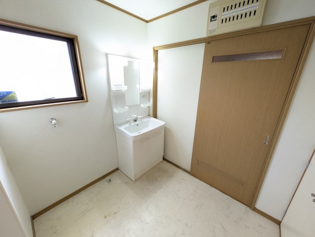 太田市由良町戸建の独立洗面台