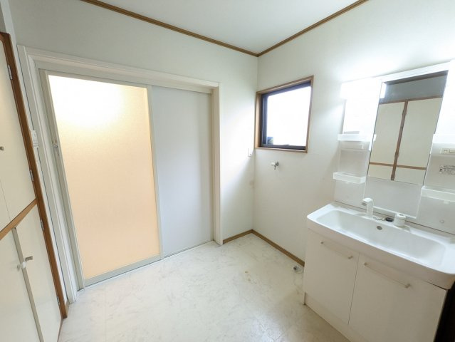 太田市由良町戸建の独立洗面台
