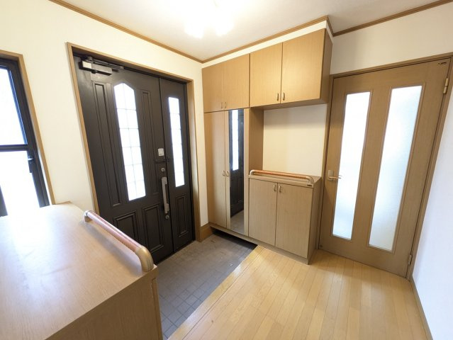 太田市由良町戸建の玄関