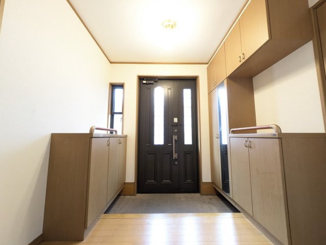 太田市由良町戸建の玄関