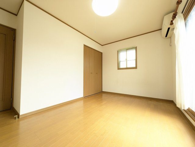 太田市由良町戸建の洋室