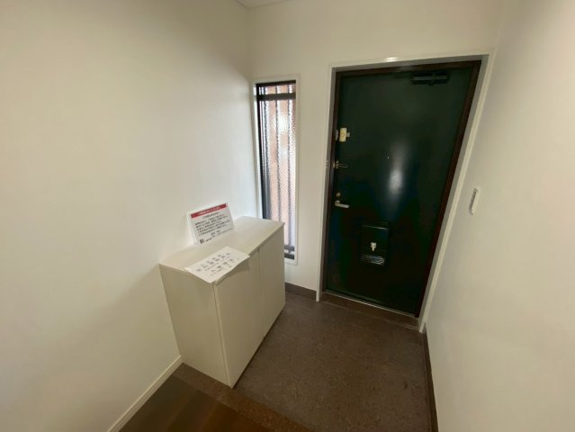 三旺マンション藤森の玄関