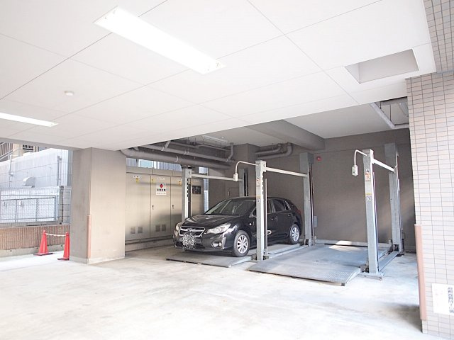 アブレスト桜川の駐車場