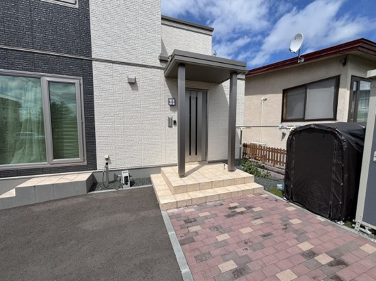 北見市高砂町４番６号　中古売家　の玄関
