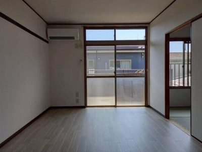 【居間・リビング】 | ロイヤルハイツⅠ