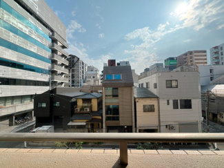 【展望】 | 遮るもののない開放的な景色が広がります。夜には街の灯りが美しく、季節の移ろいを身近に感じられる贅沢な眺めです。