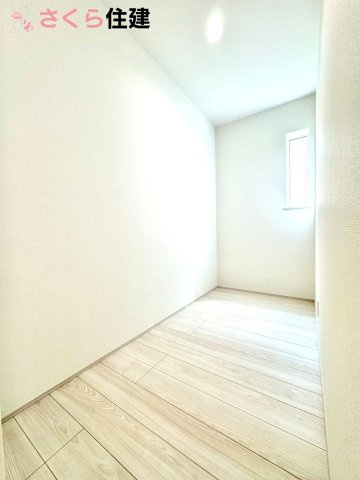 Heartful-Town 　東武西川田駅1期　１号棟の収納|大型パントリー完備！子供が「おなか減った」にも対応。沢山買いだめしてもキッチン横パントリーに保管！
