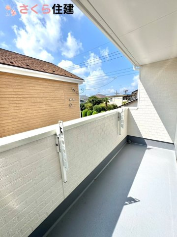 Heartful-Town 　東武西川田駅1期　１号棟のバルコニー|急な雨でも安心なインナーバルコニー♪家族全員分の布団もゆったり並べられるます♪
