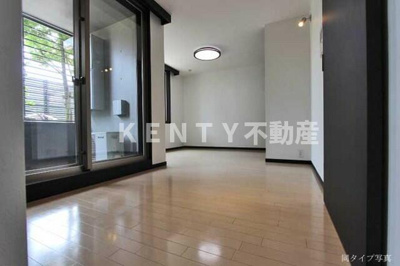 【居間・リビング】 | 大田西馬込レジデンス | ゆったり過ごせる居間です