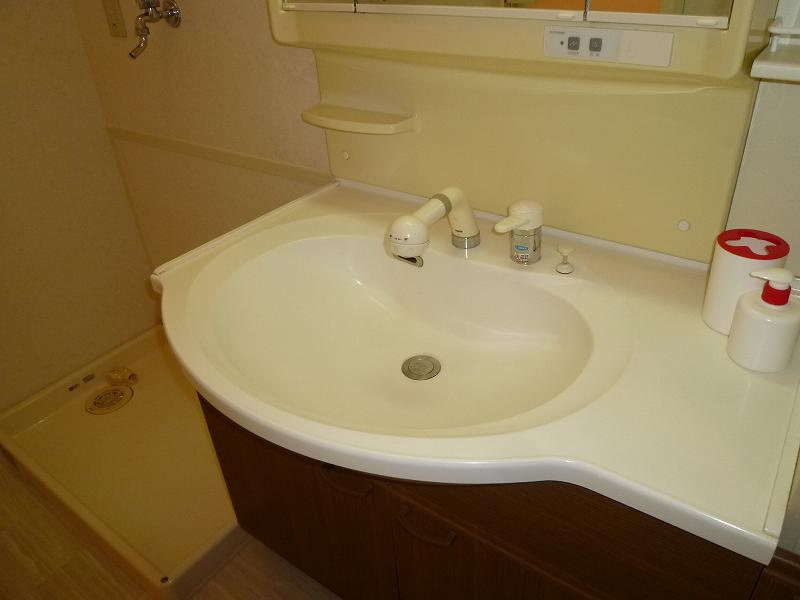 フロンティアタワーナンバイーストの独立洗面台