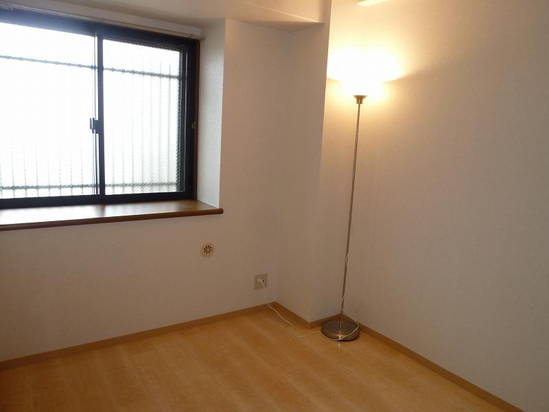 フロンティアタワーナンバイーストの洋室