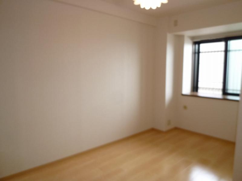 フロンティアタワーナンバイーストの洋室