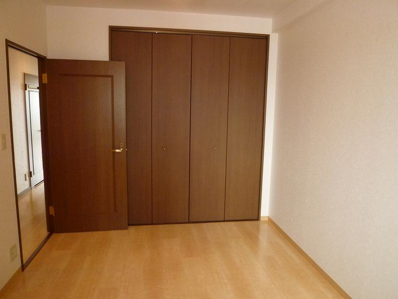 フロンティアタワーナンバイーストの洋室