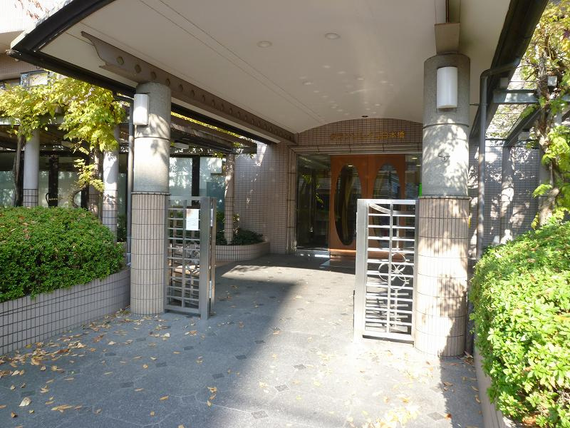 フロンティアタワーナンバイーストのエントランス