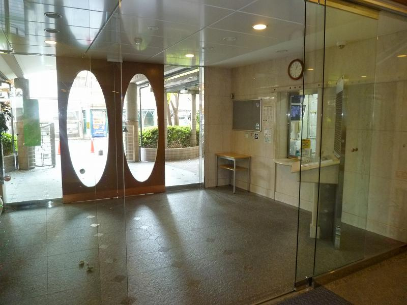 フロンティアタワーナンバイーストのエントランス