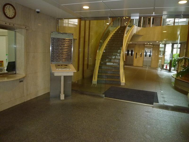 フロンティアタワーナンバイーストのロビー