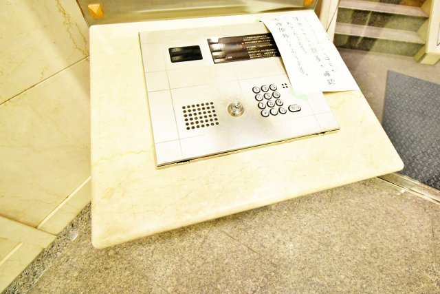 フロンティアタワー難波EAST（旧：グランソレイユ日本橋）のロビー