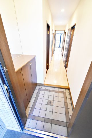 フロンティアタワー難波EAST（旧：グランソレイユ日本橋）の玄関