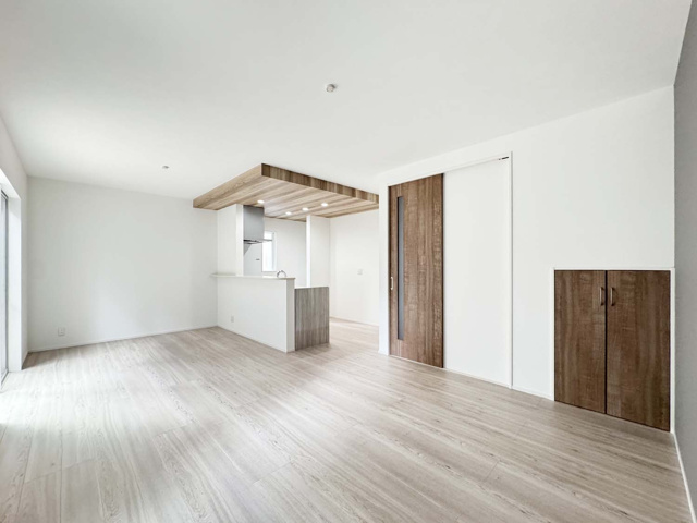 明るく広いリビング！和室と続き間で、さらに広々！
大切なご家族との団らんのスペースが広々あかるい空間として設計されています