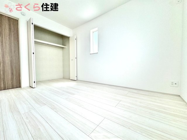 Heartful-Town 　東武西川田駅1期　２号棟の洋室|各部屋に収納あります！荷物が多い子育て世代や、趣味道具の多い方にもうれしいですね♪