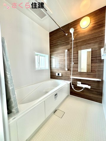 Heartful-Town 　東武西川田駅1期　２号棟の浴室|梅雨の時期は大活躍の浴室乾燥機！家族の数だけ増える洗濯物もしっかり乾かせます
