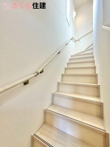 Heartful-Town 　東武西川田駅1期　２号棟のその他共用部分|あると便利！手すり！！階段を昇り降りの際転落防止にもなります。