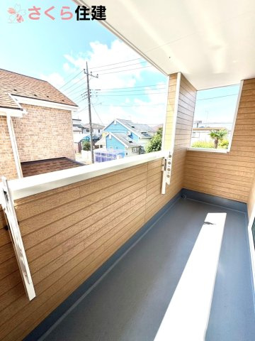 Heartful-Town 　東武西川田駅1期　２号棟のバルコニー|急な雨でも安心なインナーバルコニー♪家族全員分の布団もゆったり並べられるます♪
