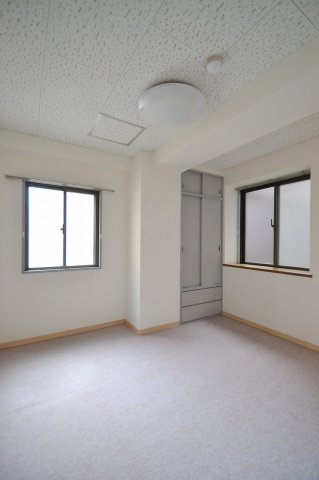 広島市中区大手町３丁目の賃貸マンションの居間・リビング