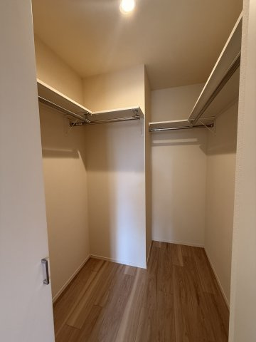 【収納】 | ＭＡＩＳＯＮ　ＴＨＥＯＢＲＯＭＡ | 洋室のウォークインクローゼット　たくさん収納できそうです♪