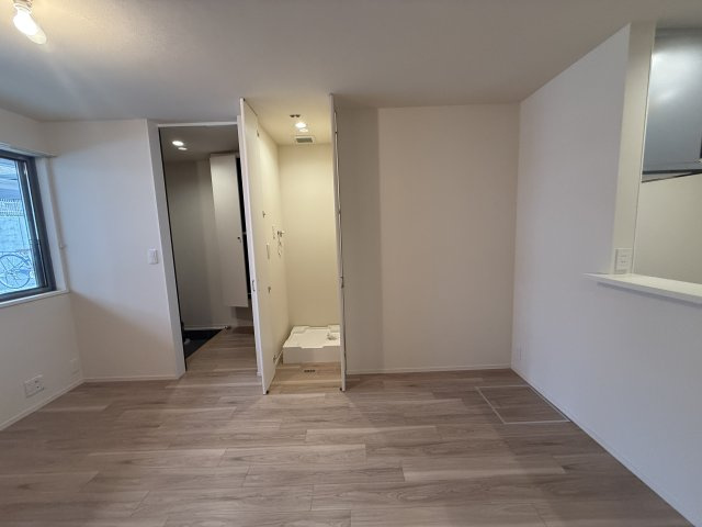 【居間・リビング】 | ＭＡＩＳＯＮ　ＴＨＥＯＢＲＯＭＡ | 洗濯機置き場には照明も付いているので作業もしやすいです